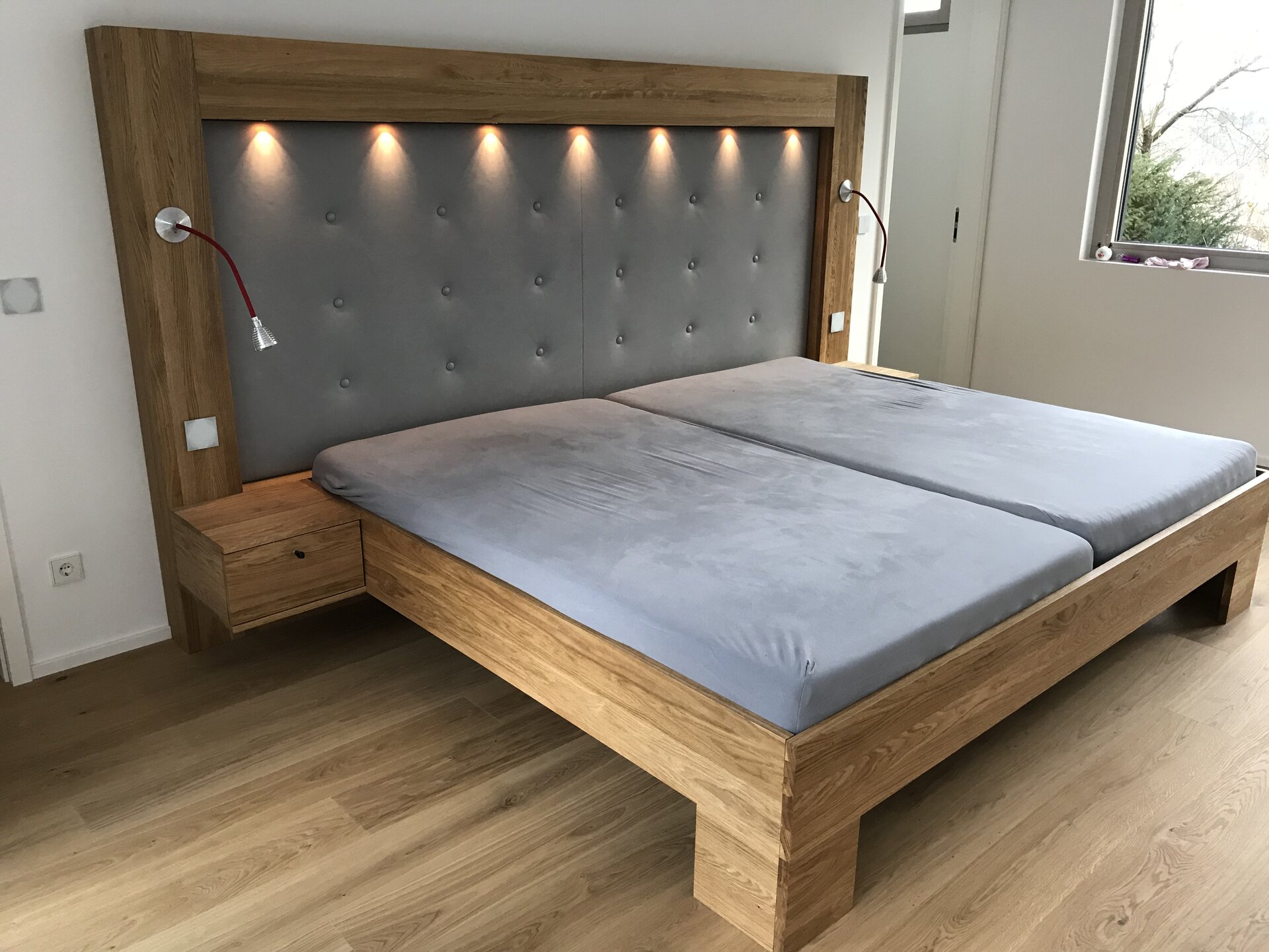 Schlafzimmer aus Holz in Ettlingen